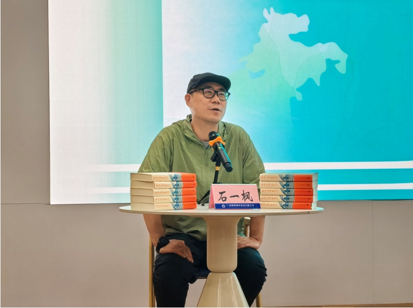 石一楓在防城港會(huì)場(chǎng)講課現(xiàn)場(chǎng)。（覃瀏榴 攝）