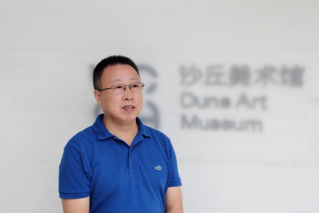 羅振亞，1963年出生，黑龍江訥河人，南開大學(xué)文學(xué)院教授，博士生導(dǎo)師，南開大學(xué)穆旦詩歌研究中心主任。
