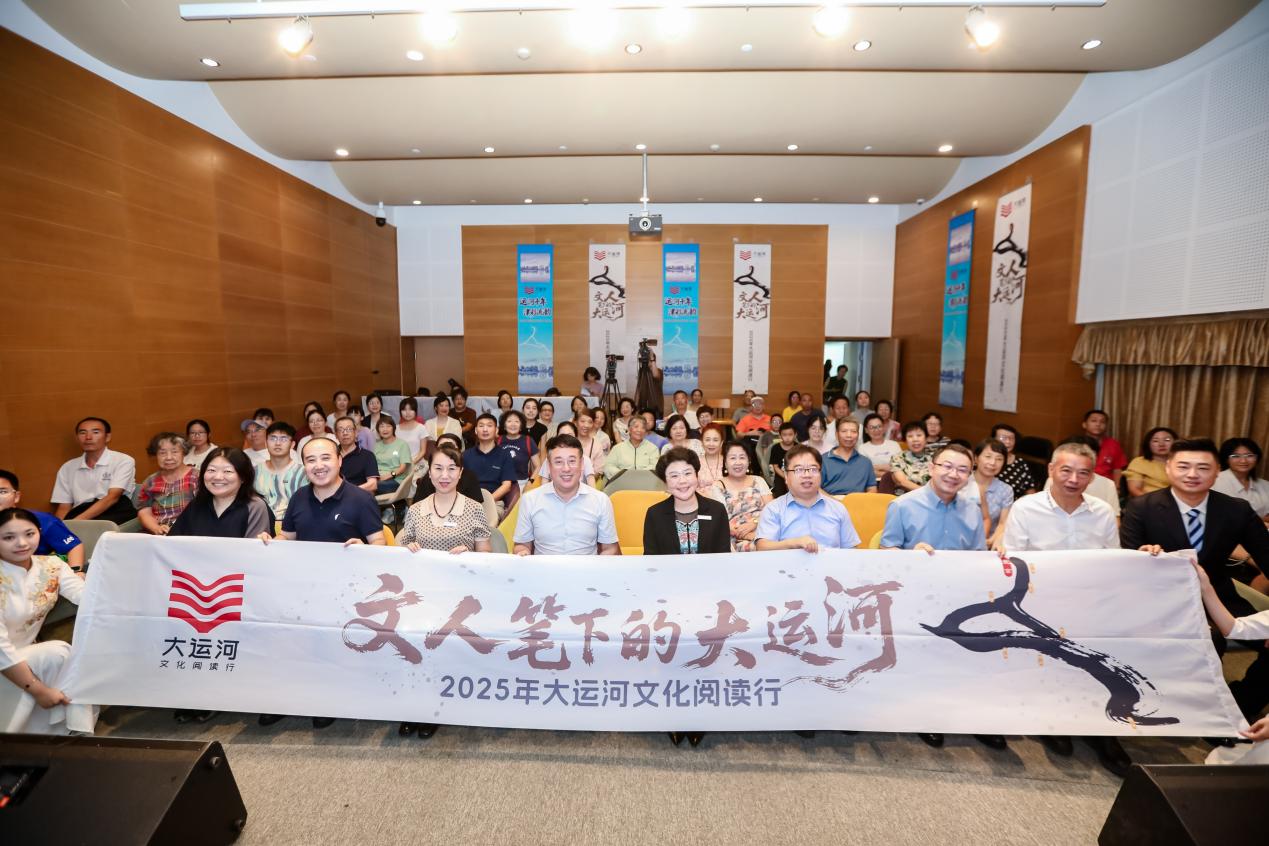 會議室里的人們

AI 生成的內(nèi)容可能不正確。