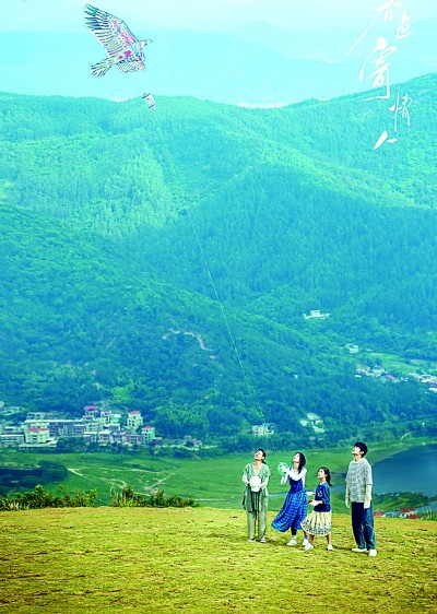 短篇網(wǎng)絡(luò)小說日漸成為影視改編的重要IP來源。圖為根據(jù)網(wǎng)絡(luò)小說《情人》改編的電視劇《春色寄情人》劇照。資料圖片